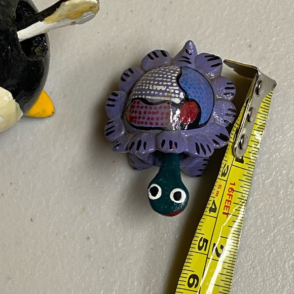 Wooden penguin and turtle figure Moving Head Shake Shaped - Picture 6 of 9